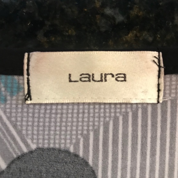 Laura Short Sleeved Top ⭐️SALE 3/$20⭐️ - Picture 3 of 3